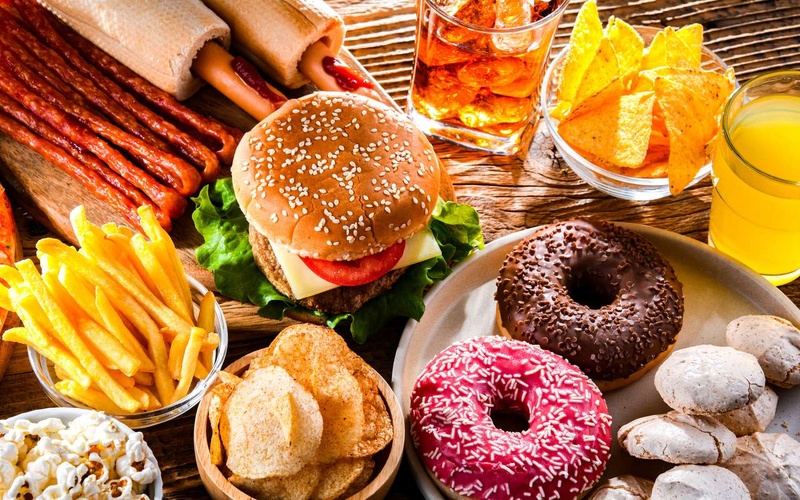 🌍 Alimentation Ultra-Transformée : Une Bombe à Retardement pour Notre Santé et Celle de Nos Enfants 🍔⚠️
